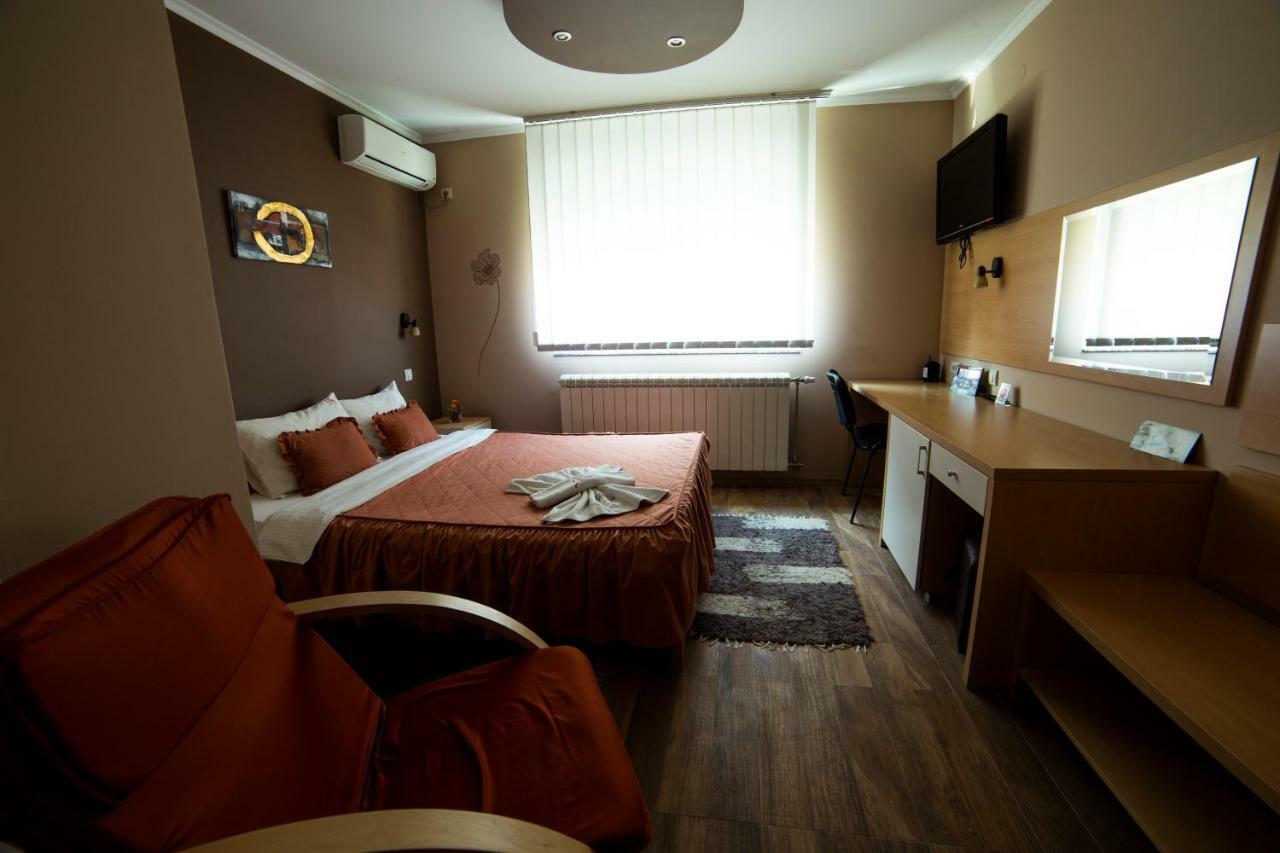 Garni Hotel Lama Kragujevac Exterior foto